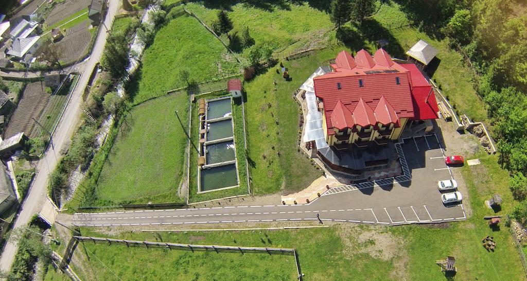 Pensiunea Geona Poiana Teiului Exterior foto
