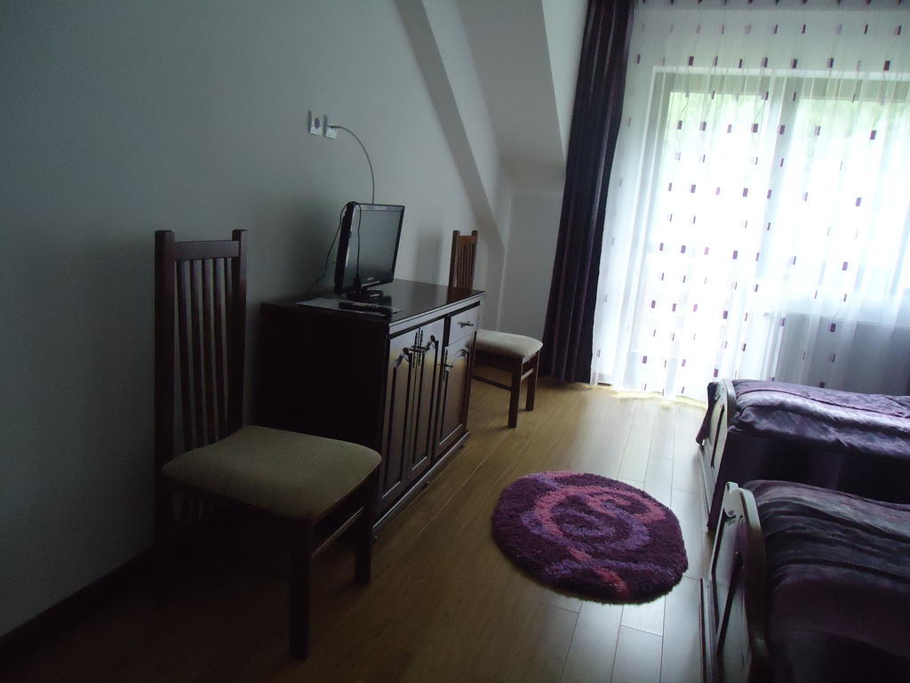 Pensiunea Geona Poiana Teiului Habitación foto