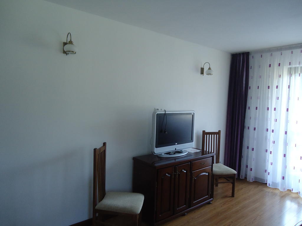 Pensiunea Geona Poiana Teiului Exterior foto