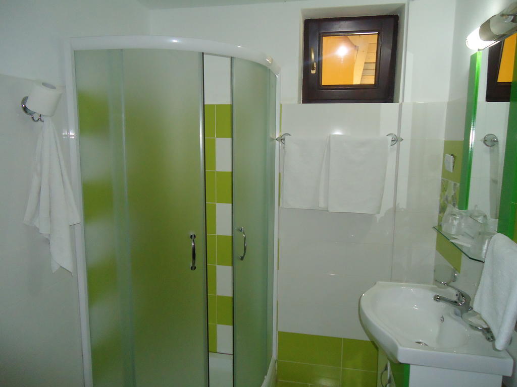 Pensiunea Geona Poiana Teiului Habitación foto