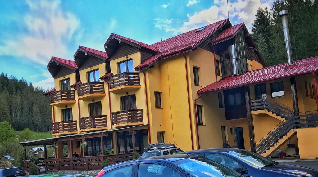 Pensiunea Geona Poiana Teiului Exterior foto